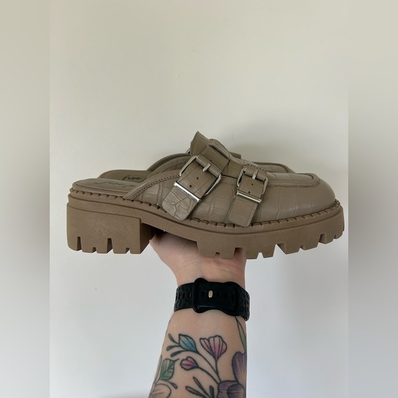 NWT Free People Buckle Lyra Lug Loafers Size 40/9 Mink Beige Mules Shoes - Picture 4 of 8